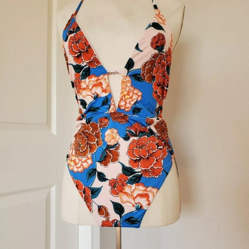 Swimsuit - Picture 4 of 4